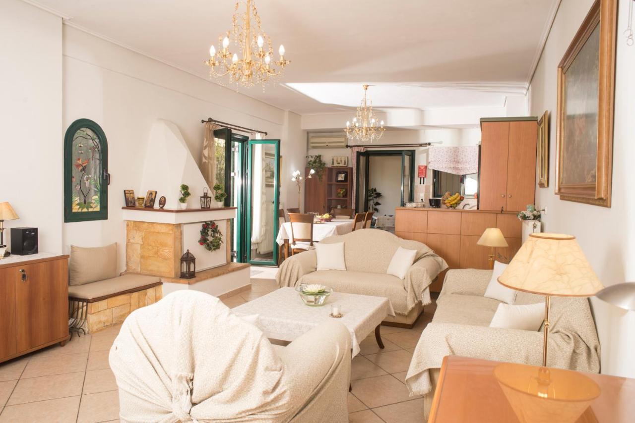 Maisonette With Garden In The Heart Of The Historical Kalamata Center Bagian luar foto