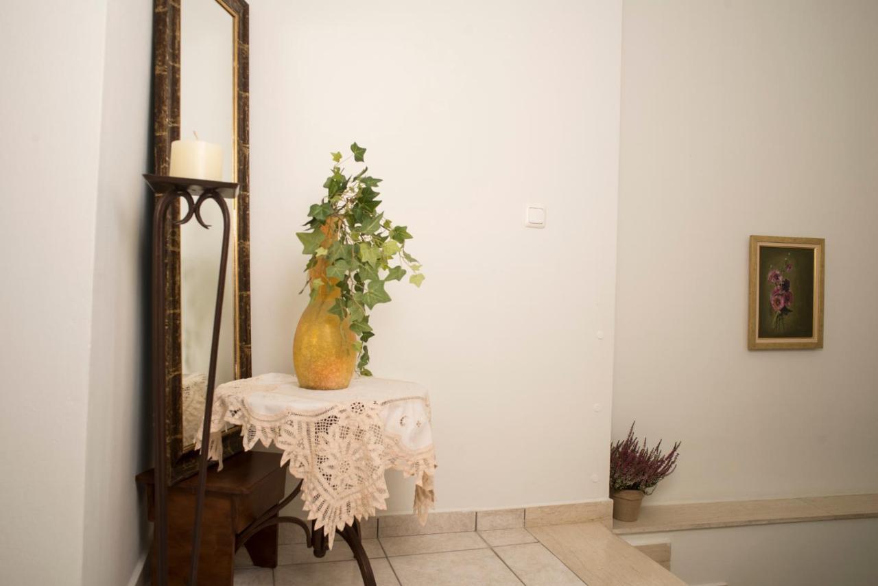 Maisonette With Garden In The Heart Of The Historical Kalamata Center Bagian luar foto