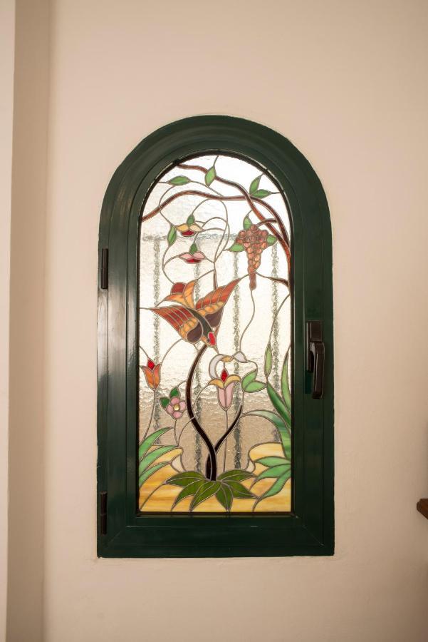 Maisonette With Garden In The Heart Of The Historical Kalamata Center Bagian luar foto