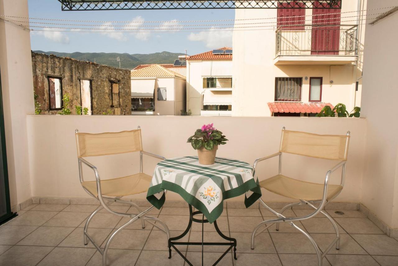 Maisonette With Garden In The Heart Of The Historical Kalamata Center Bagian luar foto