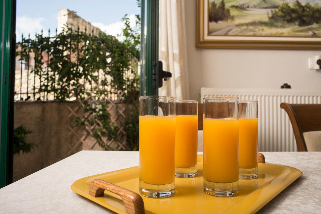 Maisonette With Garden In The Heart Of The Historical Kalamata Center Bagian luar foto