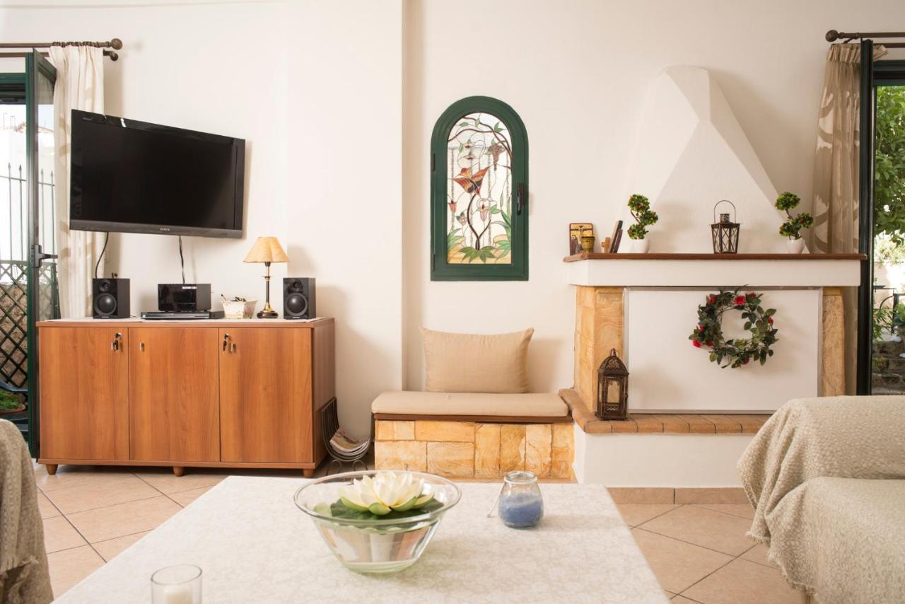 Maisonette With Garden In The Heart Of The Historical Kalamata Center Bagian luar foto