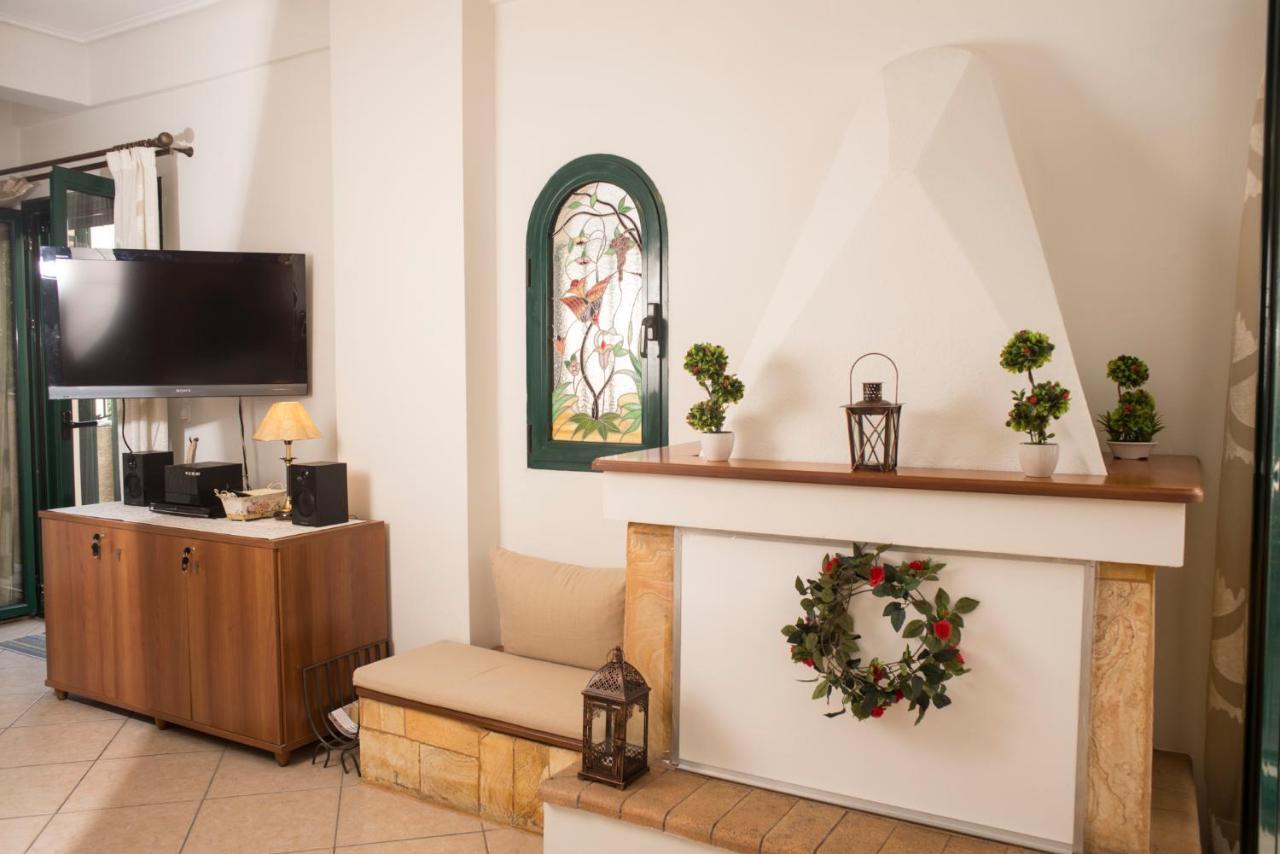 Maisonette With Garden In The Heart Of The Historical Kalamata Center Bagian luar foto