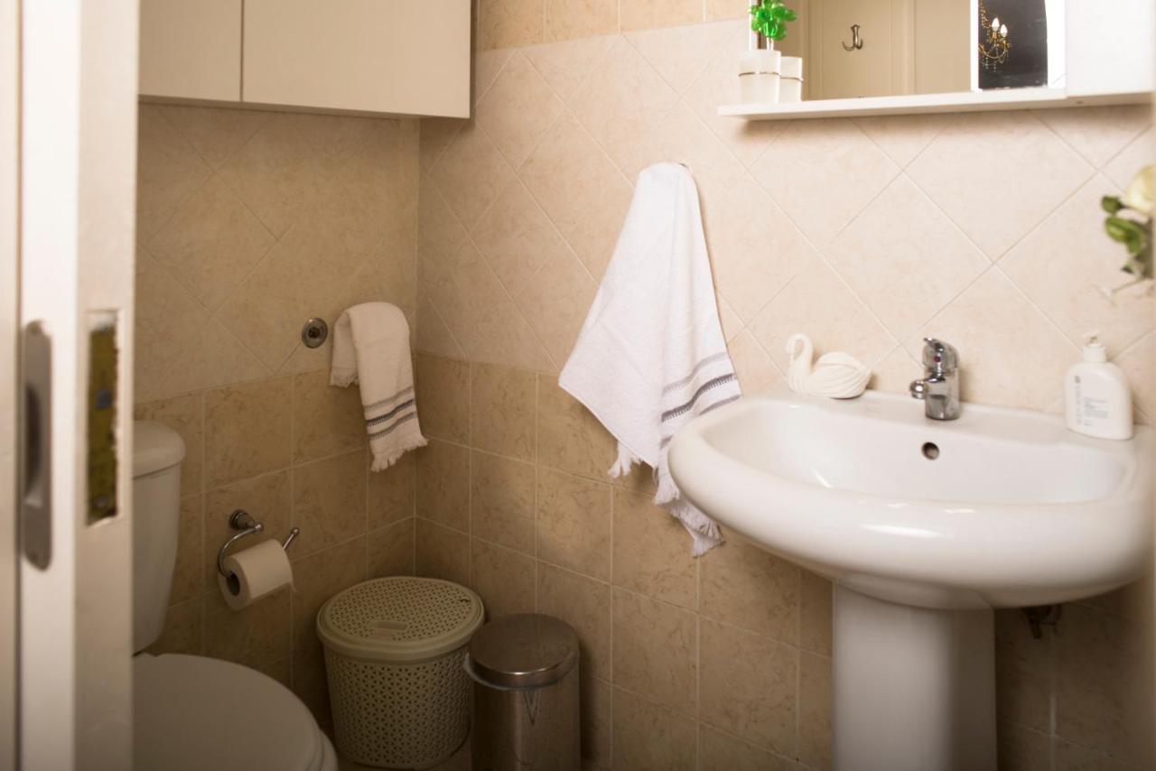 Maisonette With Garden In The Heart Of The Historical Kalamata Center Bagian luar foto