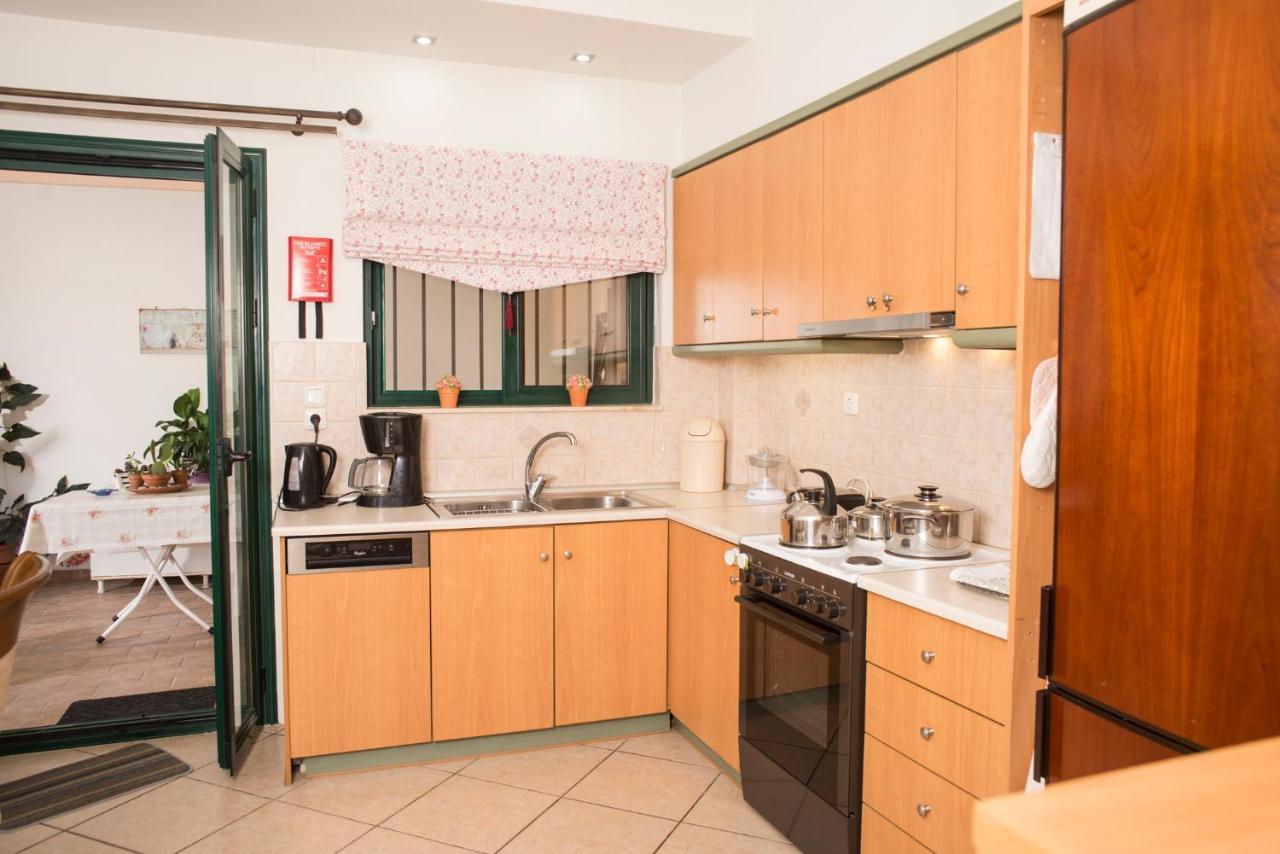 Maisonette With Garden In The Heart Of The Historical Kalamata Center Bagian luar foto