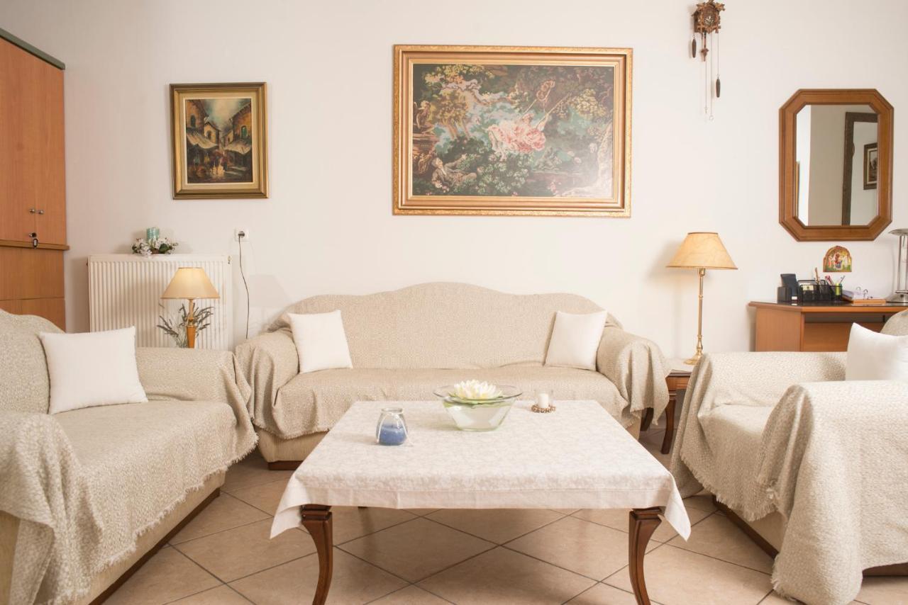 Maisonette With Garden In The Heart Of The Historical Kalamata Center Bagian luar foto