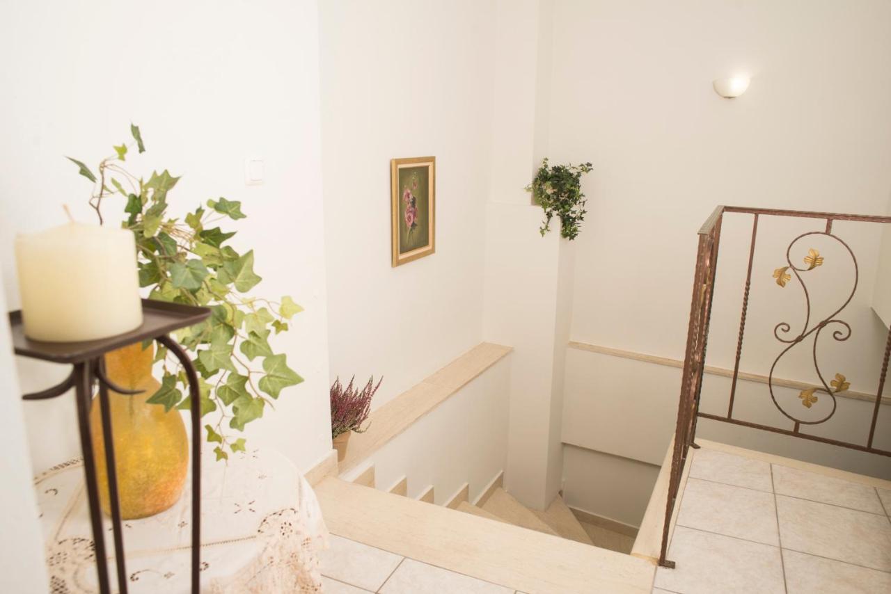 Maisonette With Garden In The Heart Of The Historical Kalamata Center Bagian luar foto