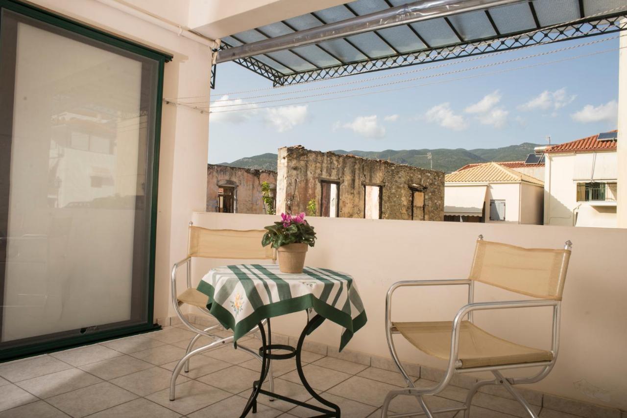Maisonette With Garden In The Heart Of The Historical Kalamata Center Bagian luar foto
